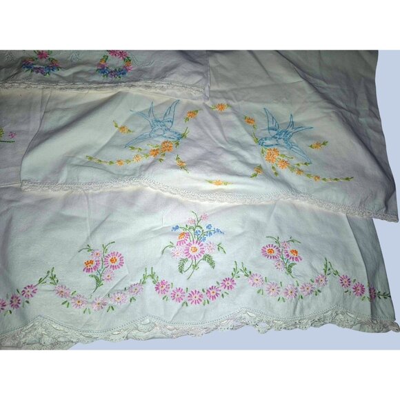 Vintage Hand-Embroidered Pillowcases Floral Bird Motifs White Cotton Lace Trim S - Picture 2 of 7